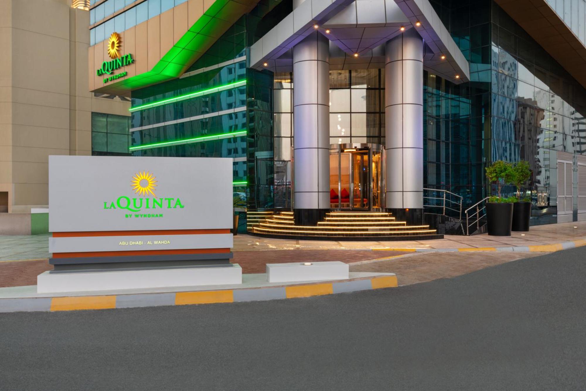 La Quinta By Wyndham Abu Dhabi Al Wahda Hotel Luaran gambar