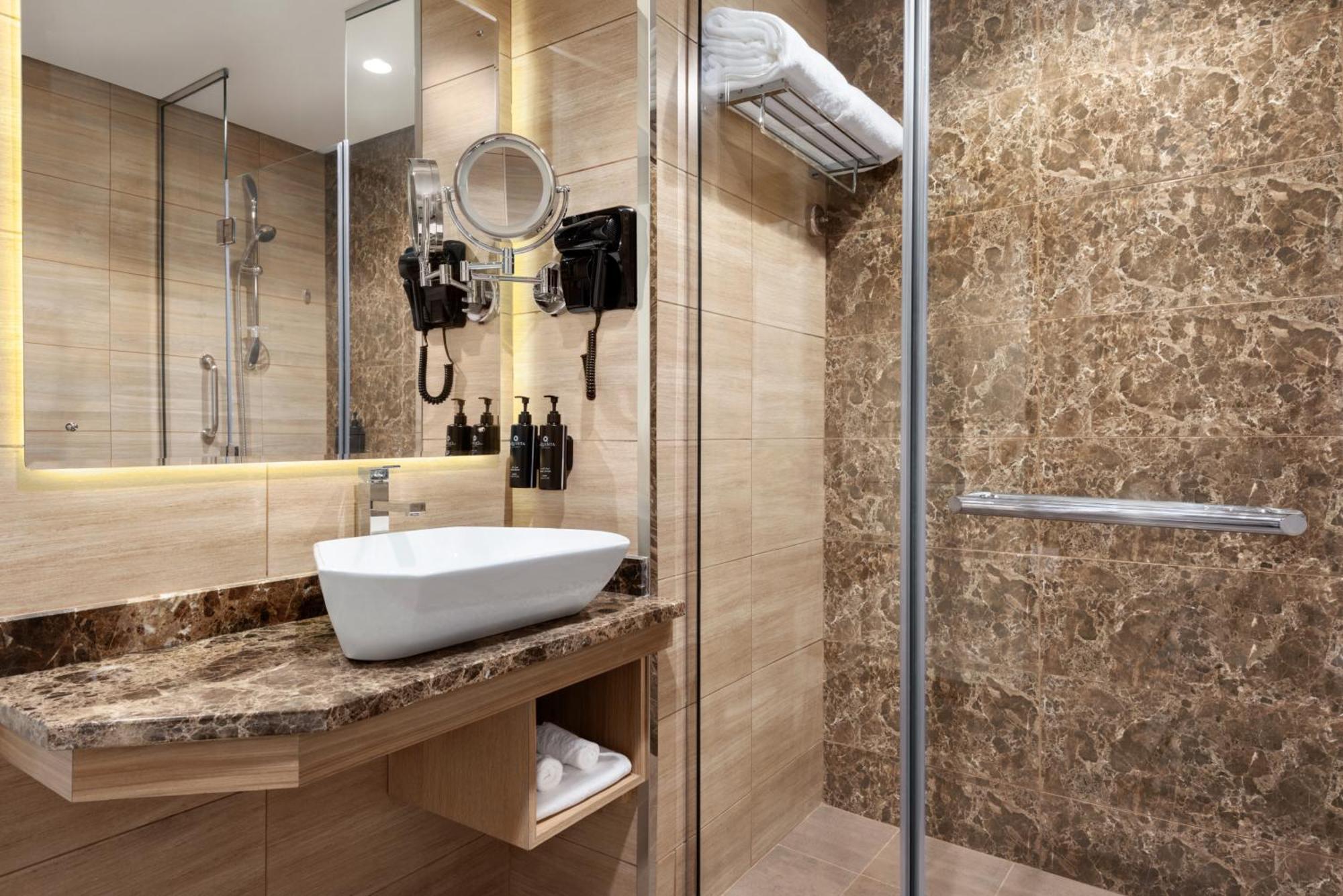 La Quinta By Wyndham Abu Dhabi Al Wahda Hotel Luaran gambar